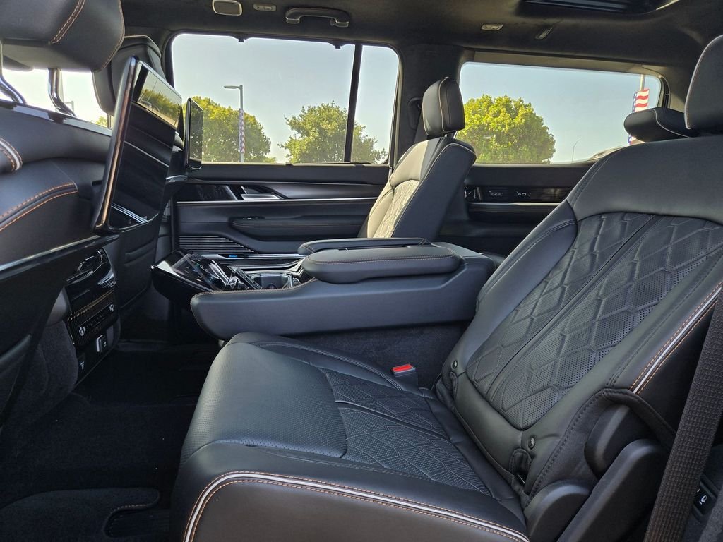 New 2026 Steel Blue Exterior Paint Jeep Summit Reserve image 7