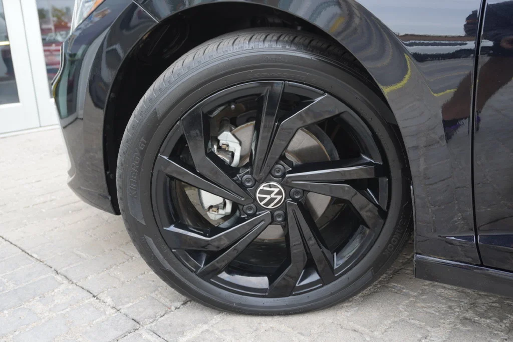 Certified Used 2025 Black Volkswagen 1.5T SE image 29