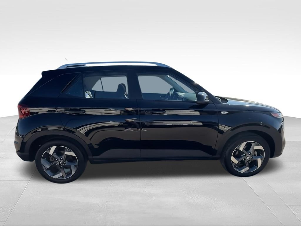 Used 2023 Black Hyundai SEL image 10
