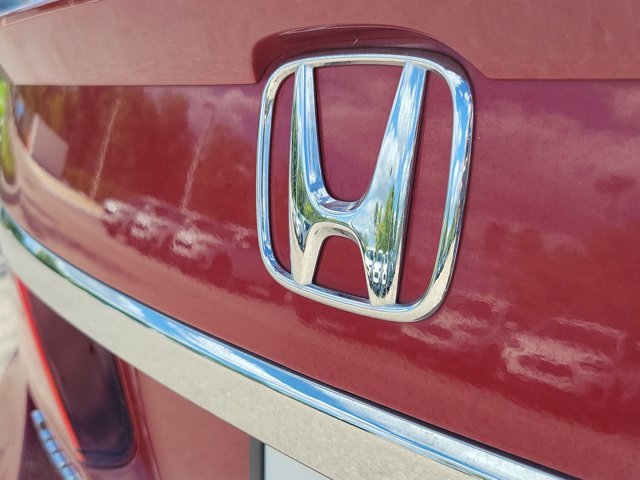 Used 2017 Basque Red Pearl II Honda Sport image 8