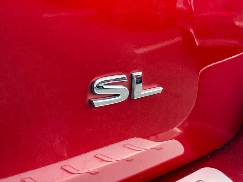 Used 2018 Red Nissan SL image 15