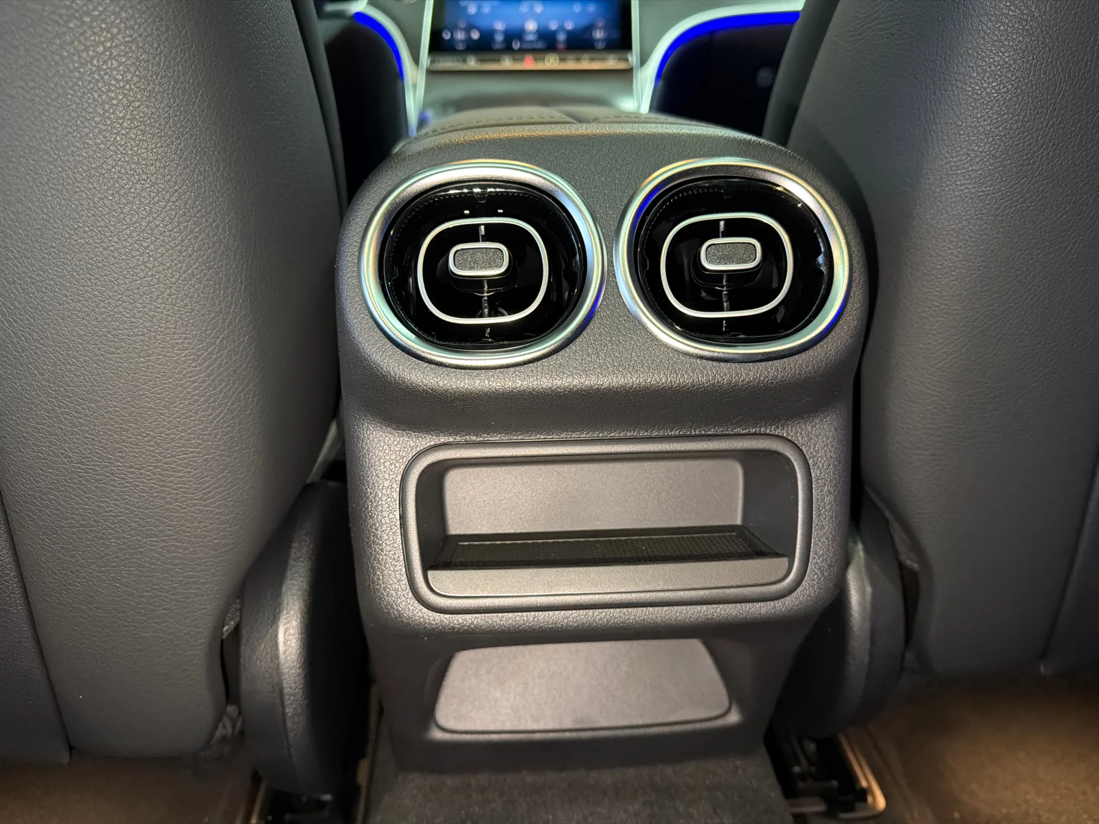 New 2026 White Mercedes-Benz 300 4matic Suv image 21