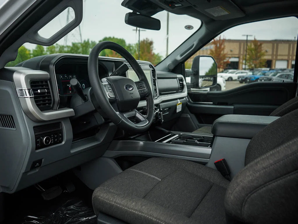 New 2027 Oxford White Ford F-350® XLT image 19