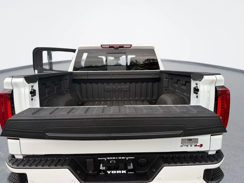 Used 2025 White GMC AT4 image 12