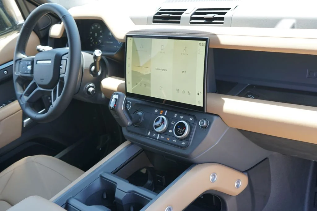 New 2026 Black Land Rover X-Dynamic SE image 29
