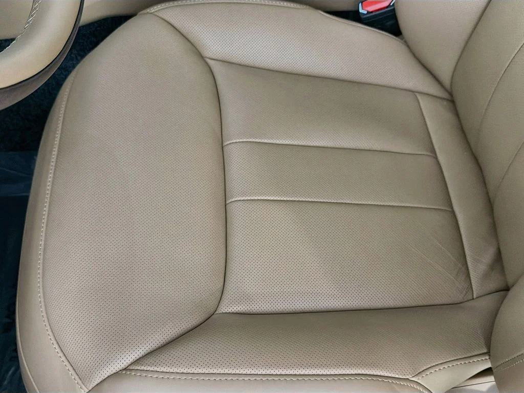 Used 2026 Constellation Blue SV Bespoke Ult Met Gloss Land Rover SE image 20