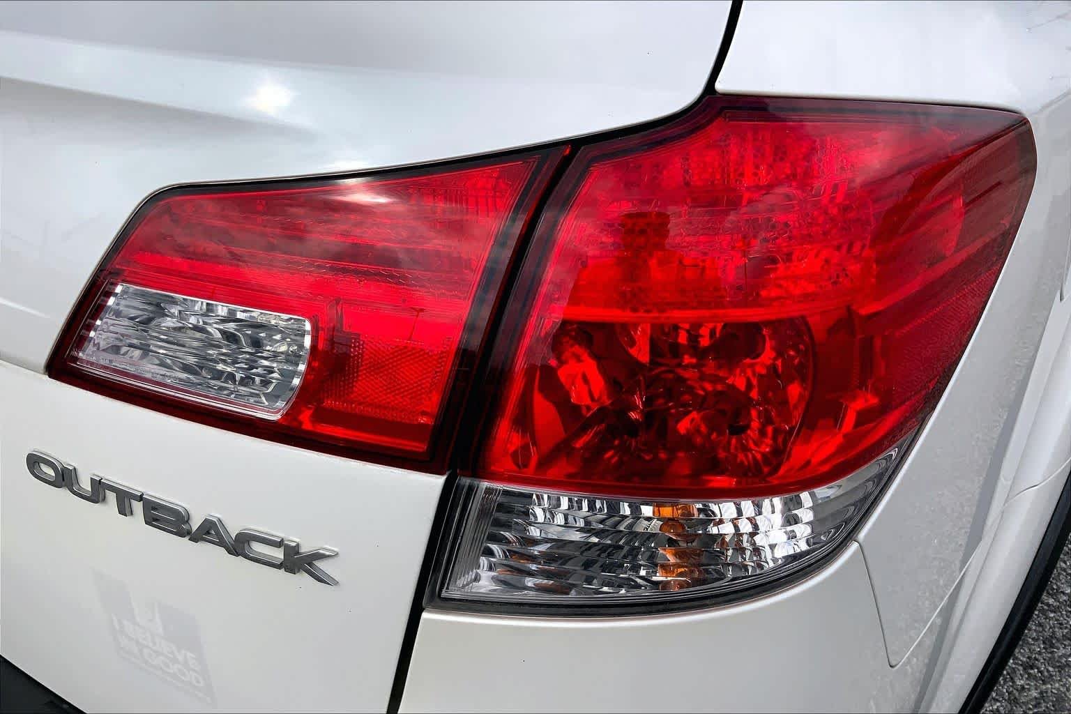 Used 2014 Satin White Pearl Subaru 2.5i Premium image 29
