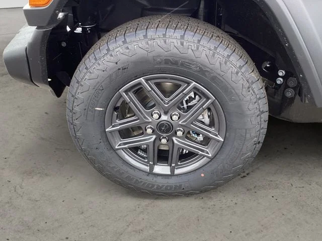 New 2026 Granite Crystal Metallic Clearcoat Jeep 4-DOOR SPORT image 15