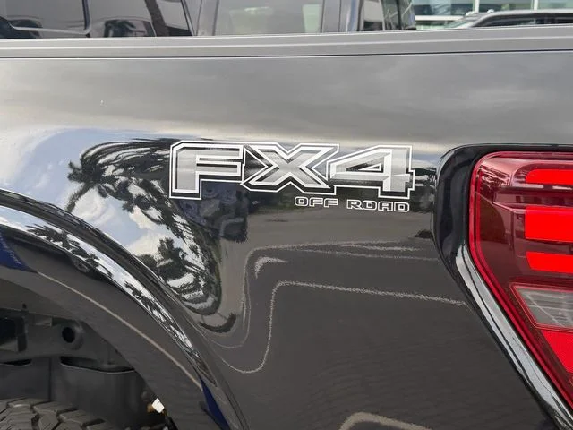 2025 Ford F-150 Platinum - Photo 14