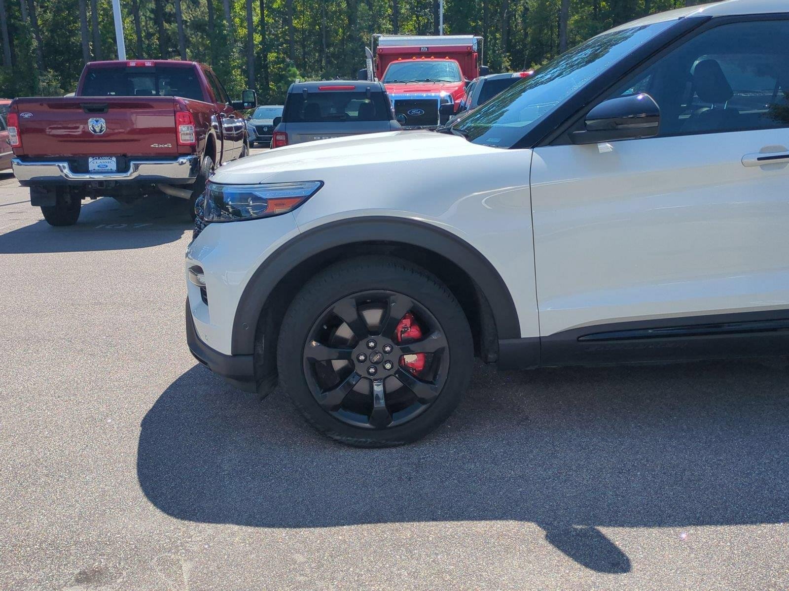 Used 2022 Star White Metallic Tri-Coat FORD ST image 10