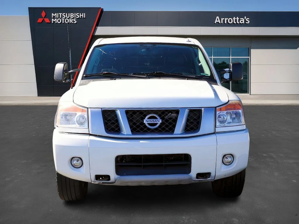 Used 2014  Nissan S image 5