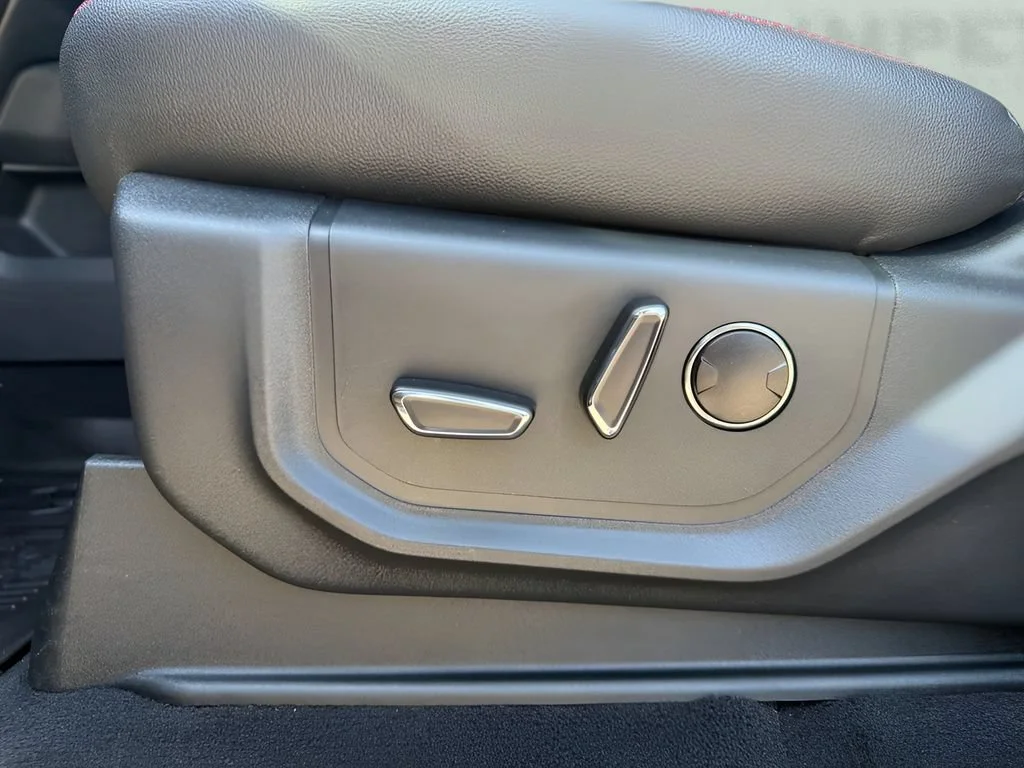 Used 2024  Ford Limited image 12