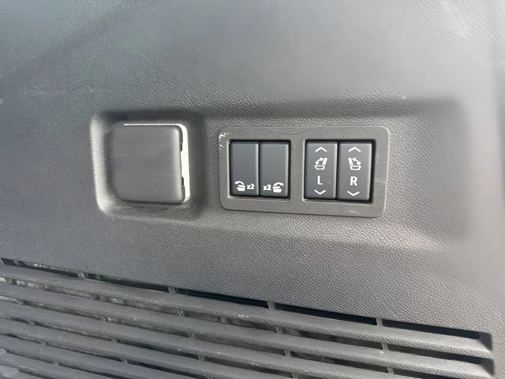 Used 2025 Summit White GMC Denali image 33