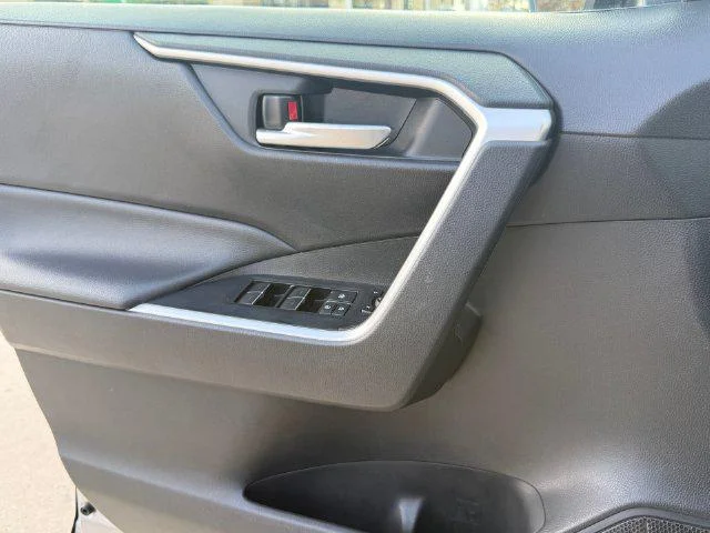 Certified Used 2025 SILVER SKY METALLIC Toyota XLE image 21
