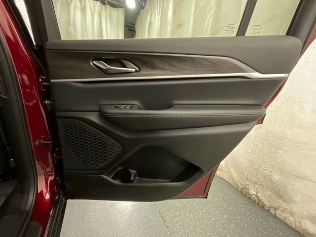 New 2026 Velvet Red Pearl-Coat Exterior Paint Jeep Altitude image 24