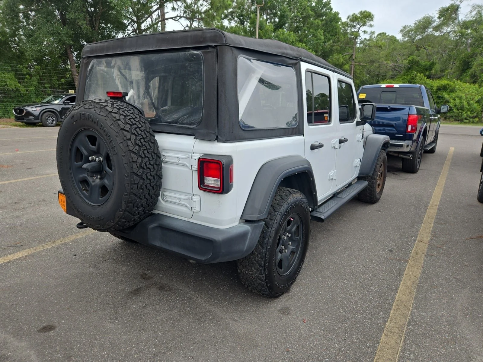 Used 2022 Bright White Clearcoat Jeep Unlimited Sport image 4