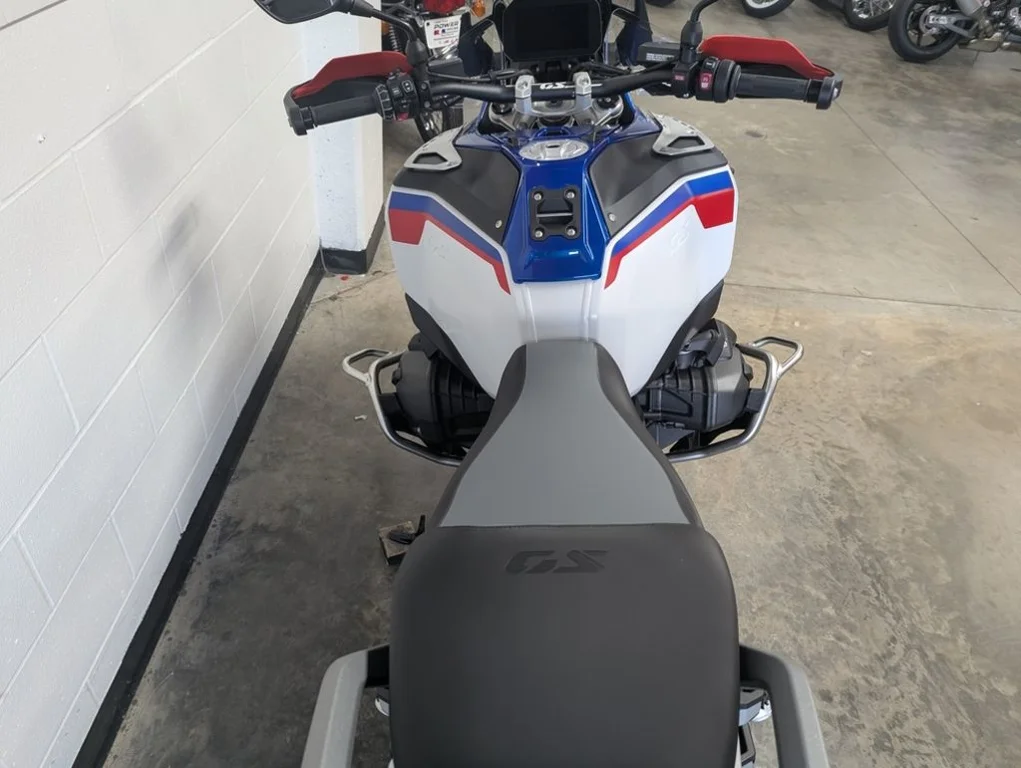 New 2026 RACING BLUE METALLIC BMW  image 11