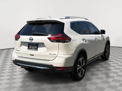 Used 2018 Pearl White Nissan SL image 3