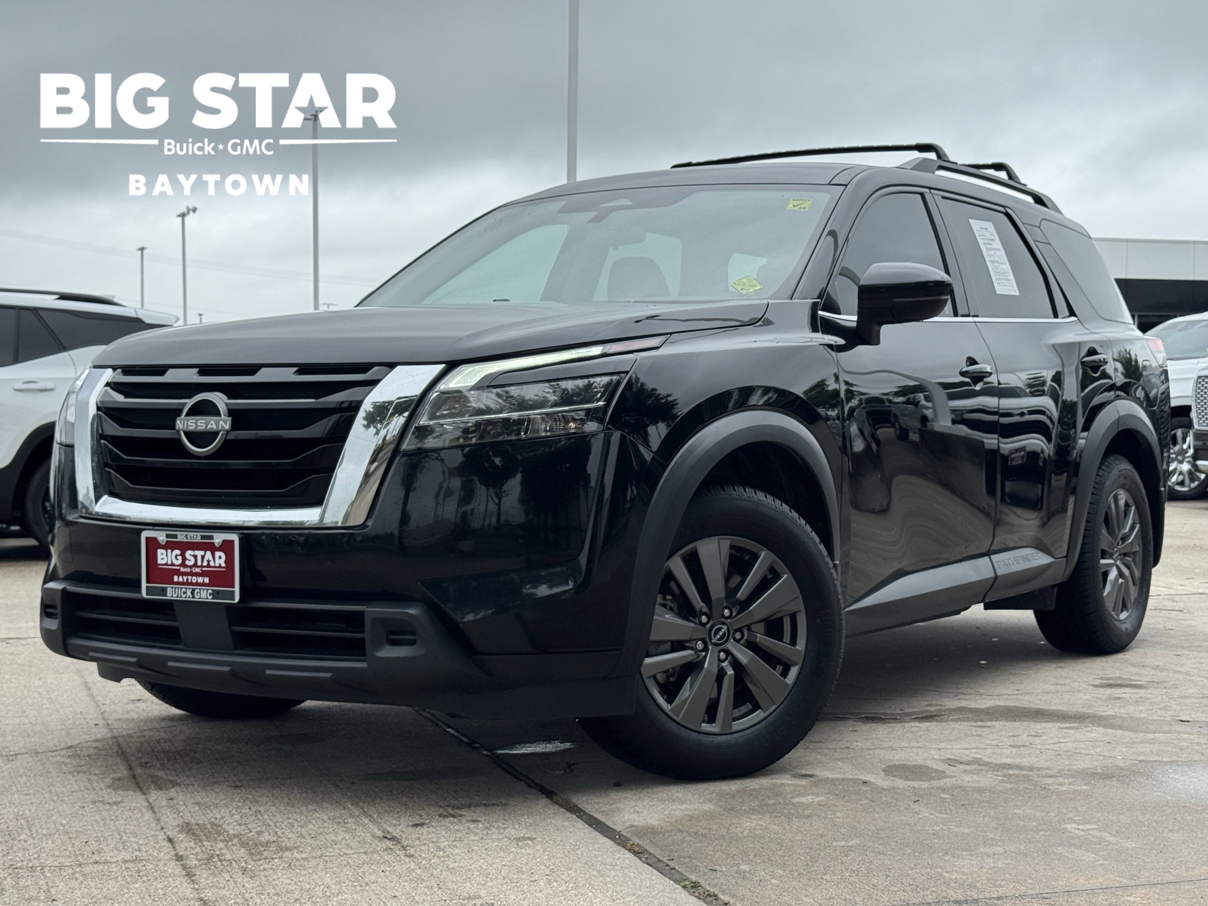2022 Nissan Pathfinder SV 2WD's photo
