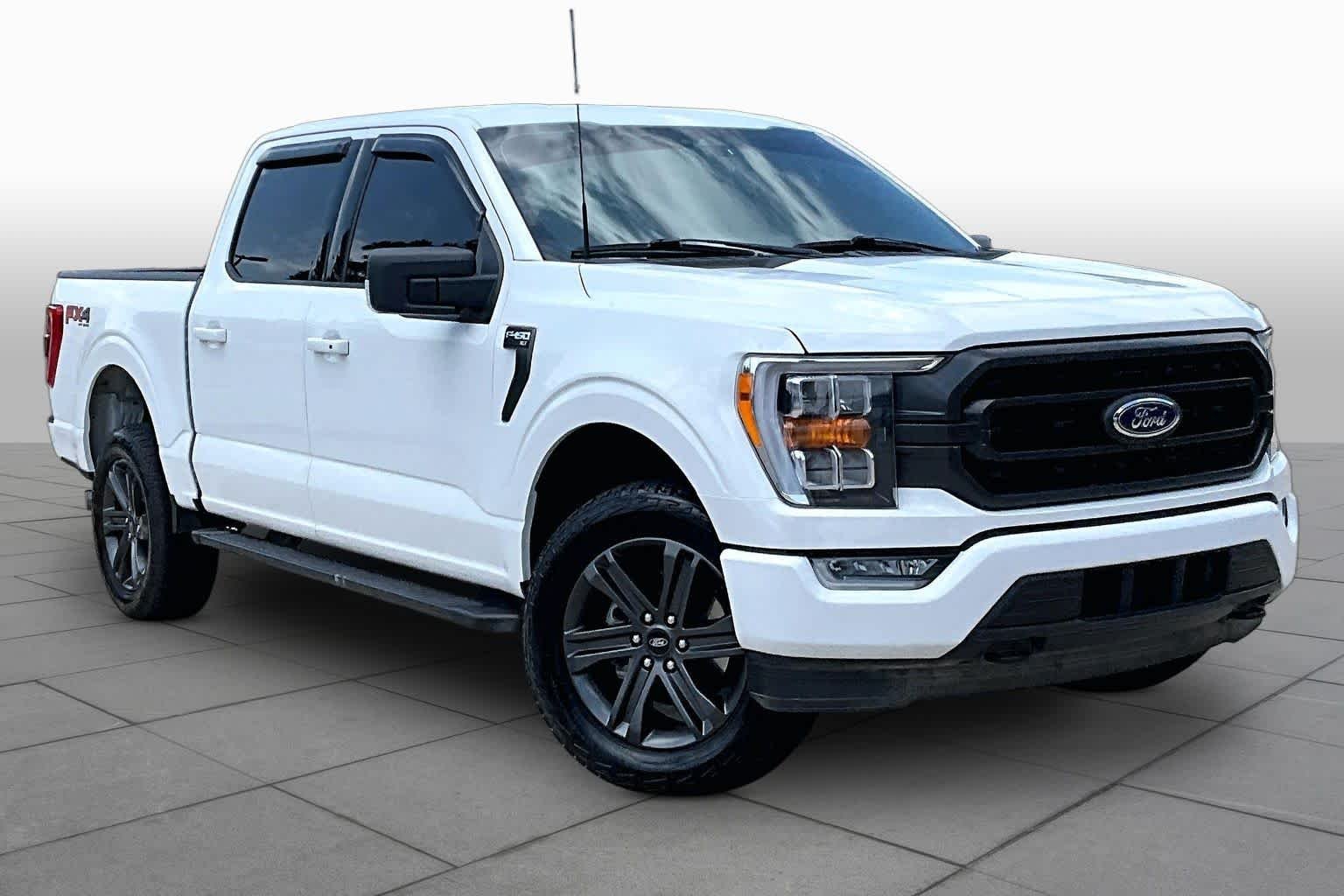 Used 2023 Oxford White Ford XLT image 3