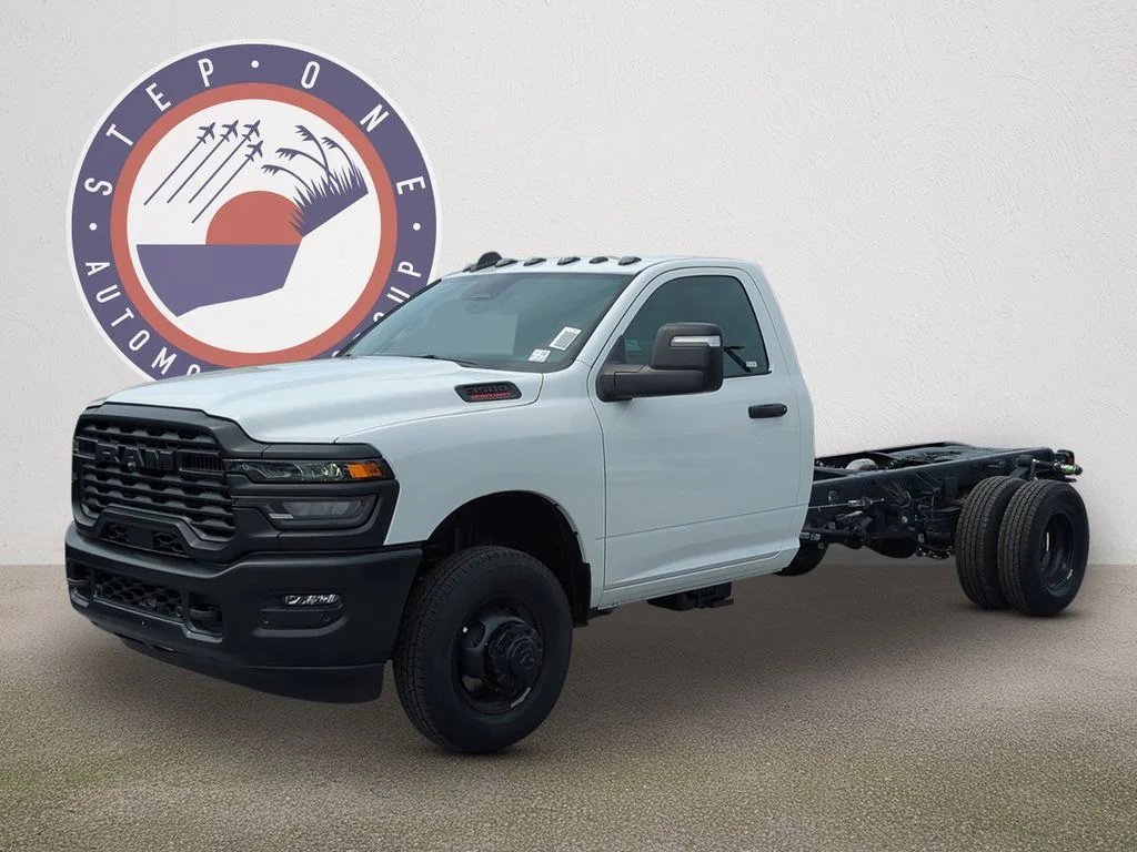 New 2026 Bright White Clear-Coat Exterior Paint RAM Tradesman image 2