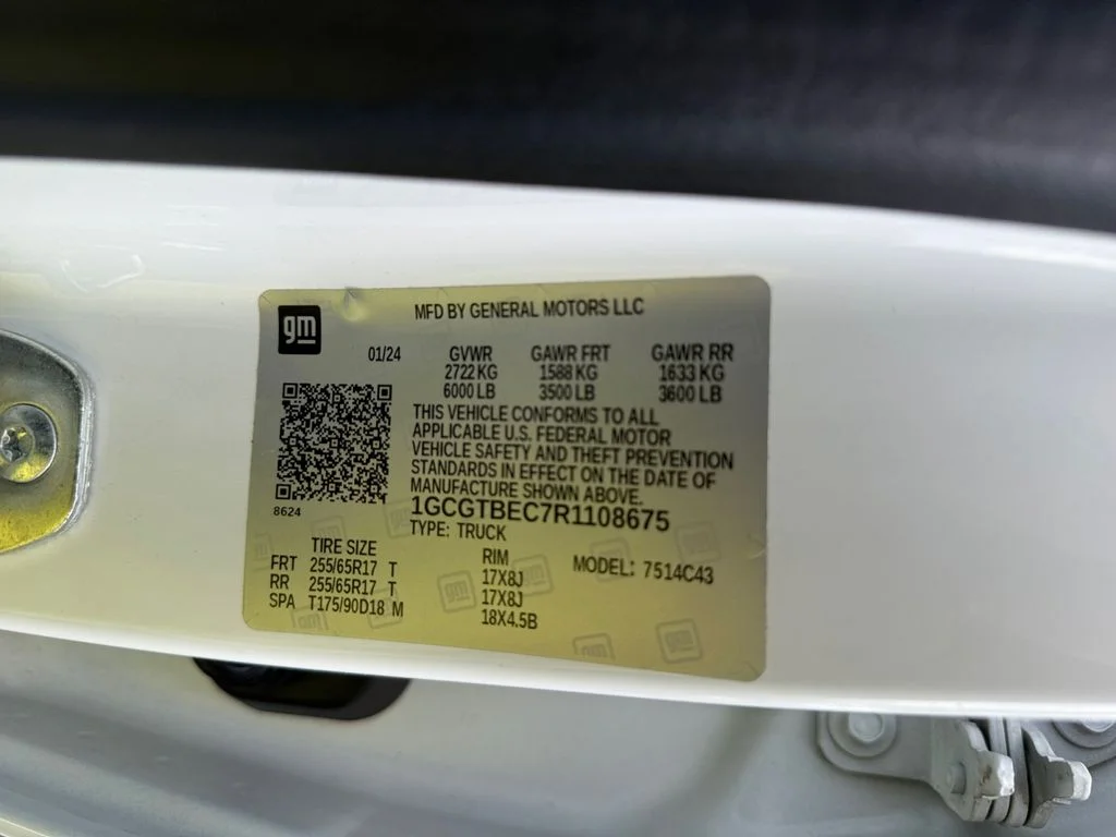 Used 2024 Summit White Chevrolet Work Truck image 25