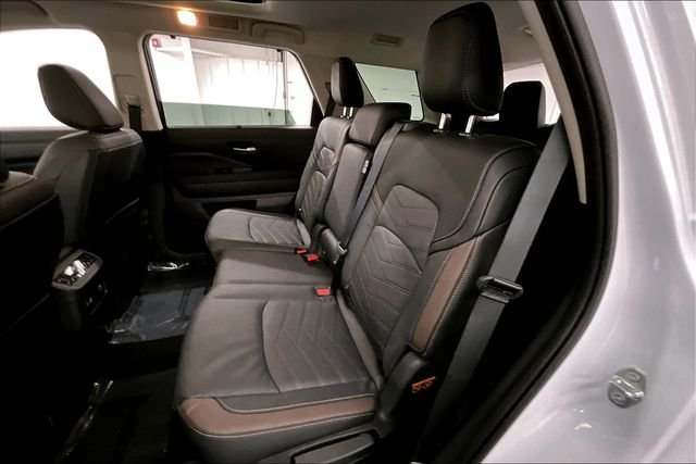 New 2025 Everest White Pearl Tricoat Nissan Platinum image 10