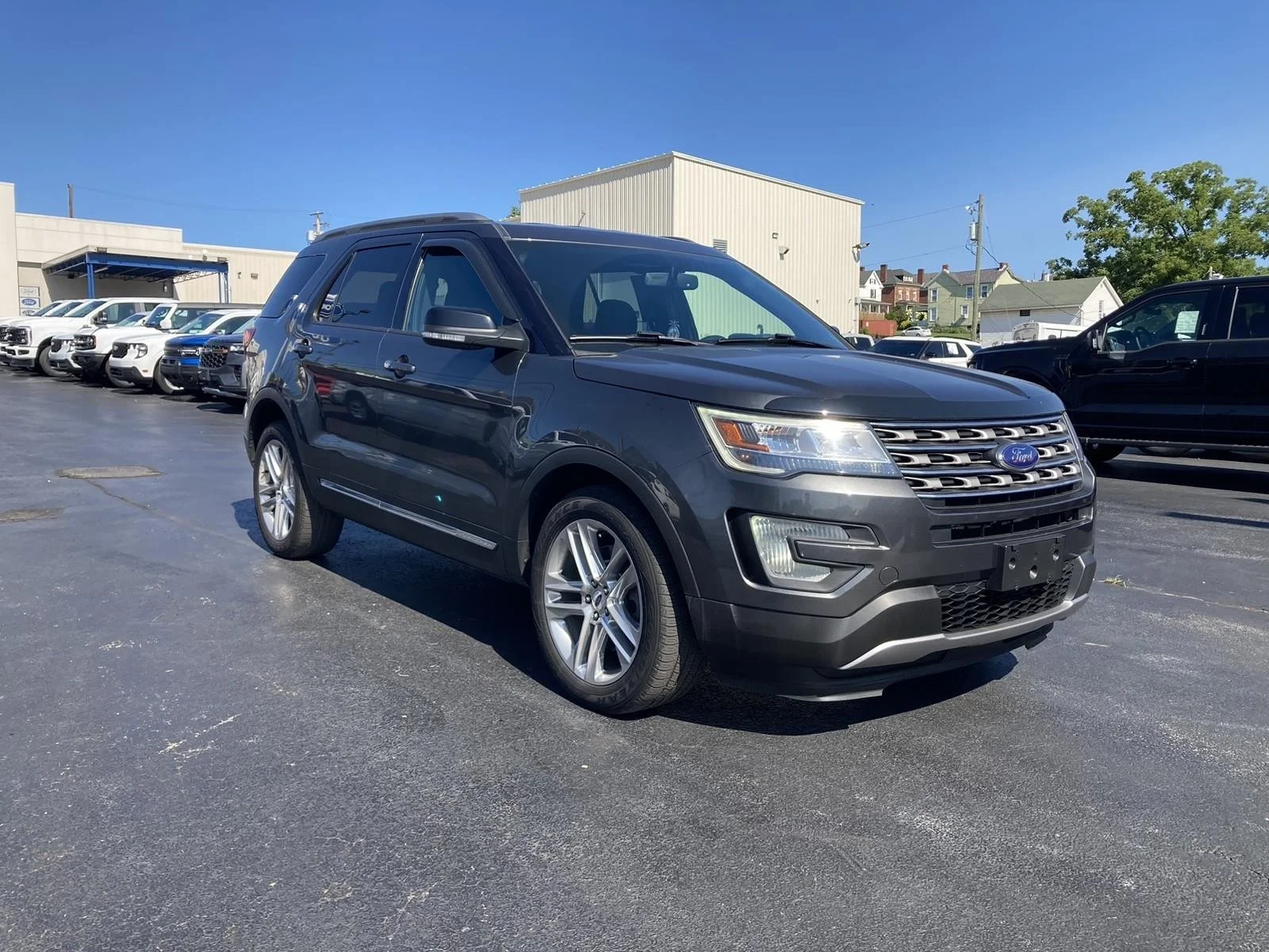 Certified Used 2017 Gray Ford XLT image 4