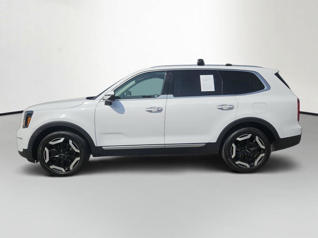 Used 2024 White Kia S image 4