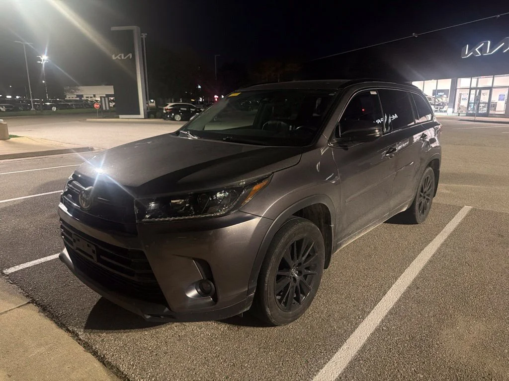 Used 2019 Gray Toyota SE image 2