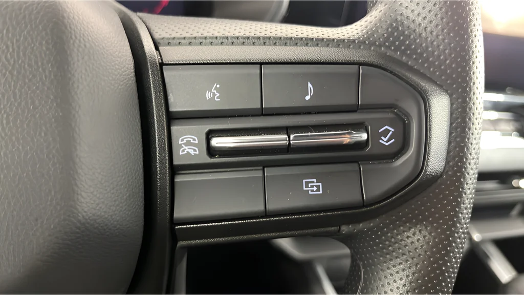 Used 2025 Gray Chevrolet Trail Boss image 27