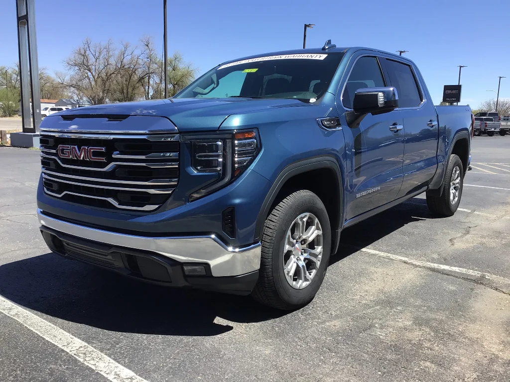 Used 2024 Downpour Metallic GMC SLT image 3