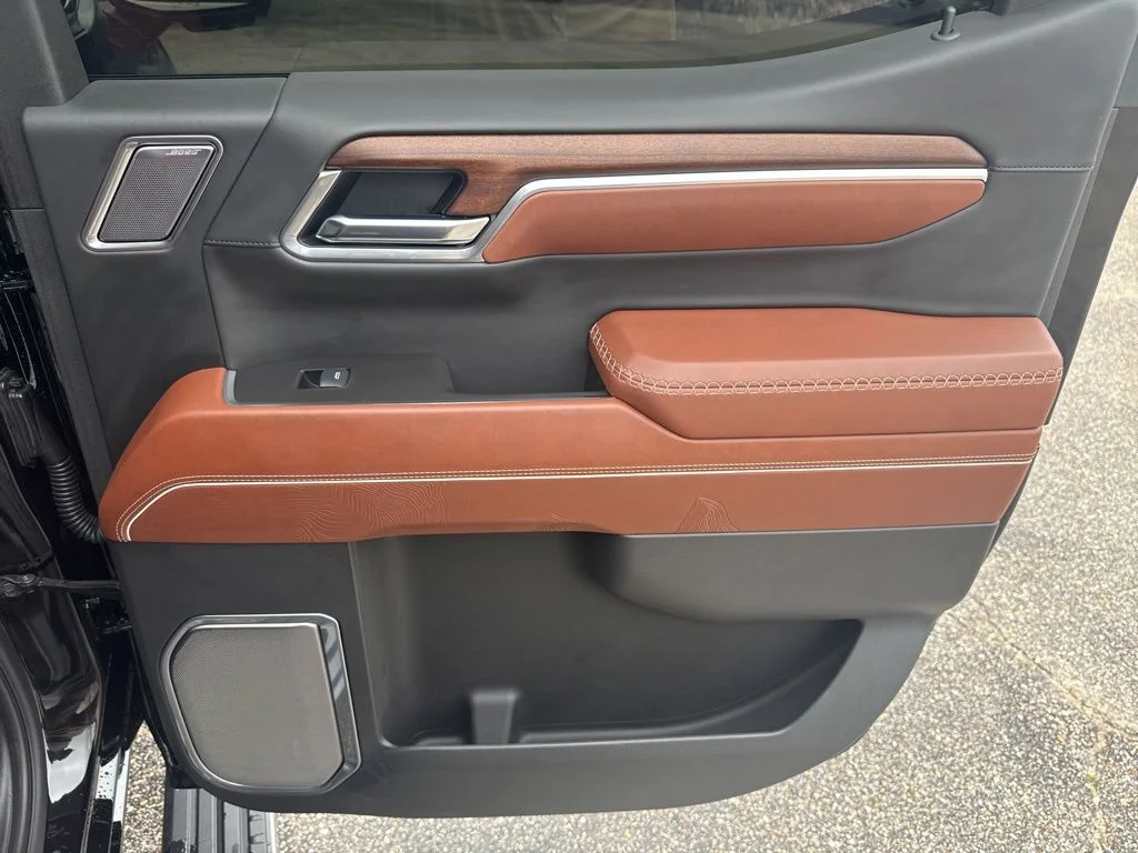 Used 2025 Onyx Black GMC Denali Ultimate image 35