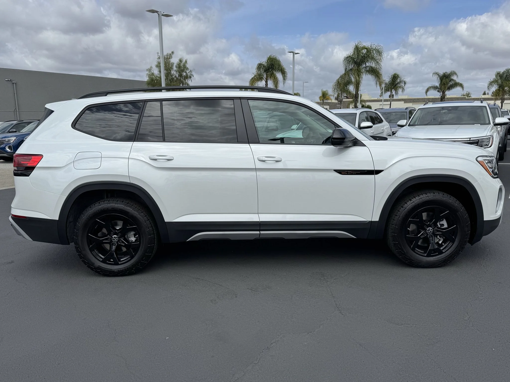 New 2026 Opal White Pearl Volkswagen 2.0T Peak Edition image 8