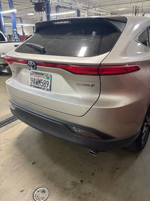 Used 2022 Titanium Glow Toyota LE image 3