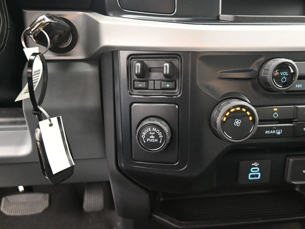 New 2026 Oxford White Ford XLT image 16