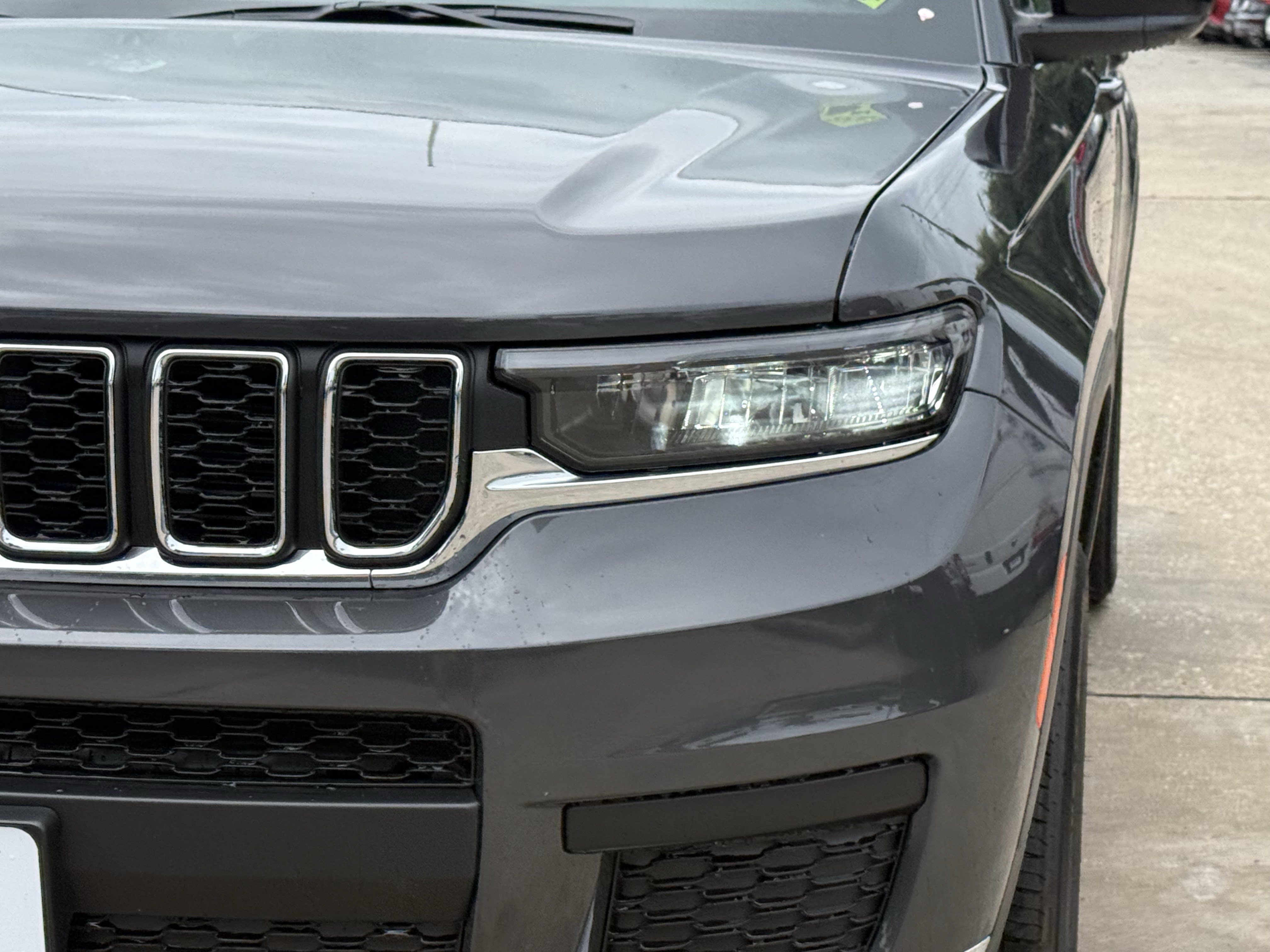 New 2026 Baltic Gray Metallic Clear-Coat Exterior Paint Jeep Laredo X image 7