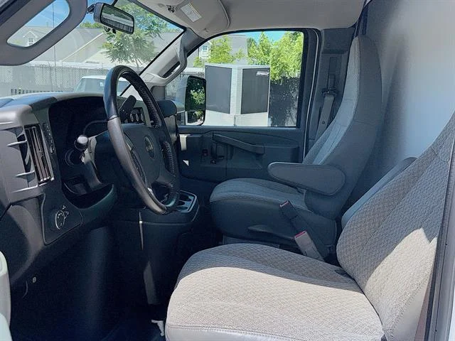 Used 2022 Summit White GMC Gas image 17