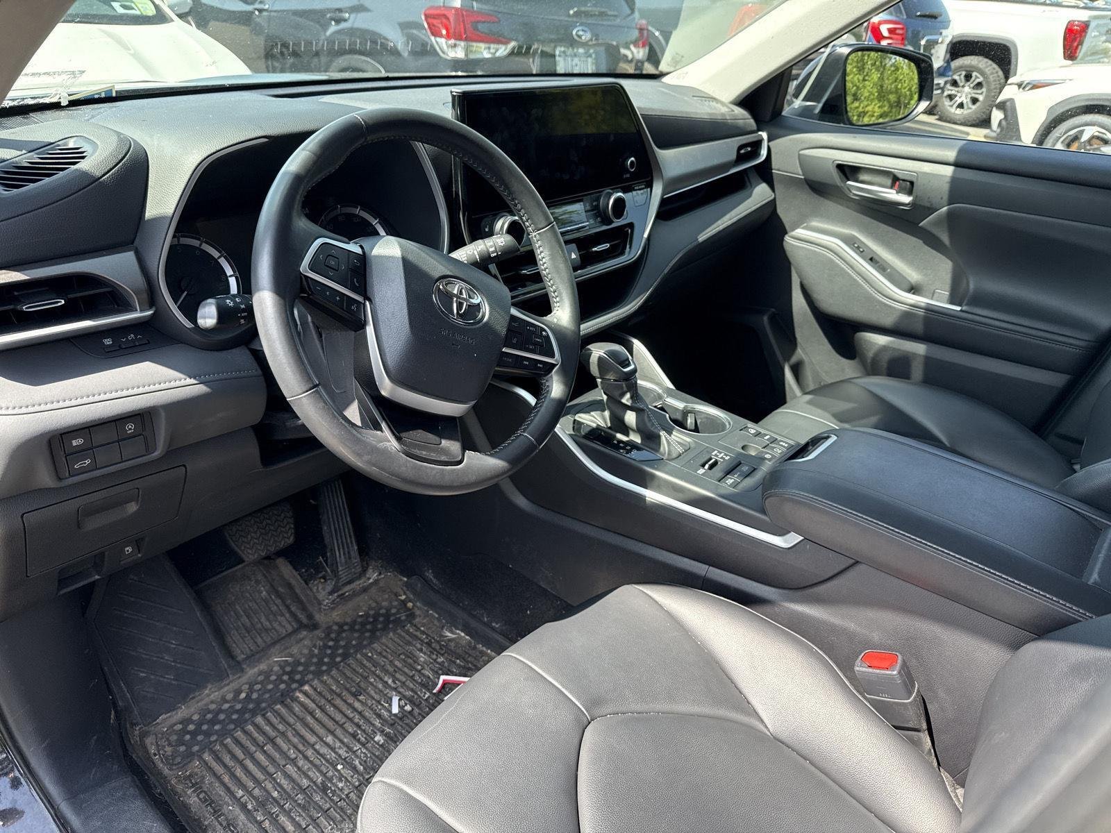 Used 2024 Midnight Black Metallic Toyota XLE image 5