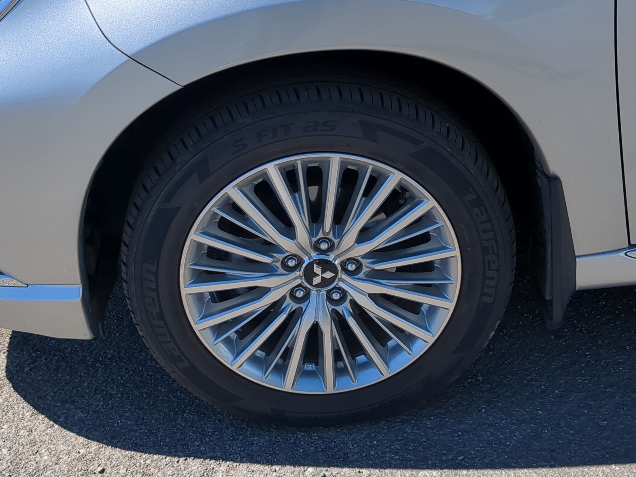 Used 2019 Alloy Silver Metallic Mitsubishi SEL image 11