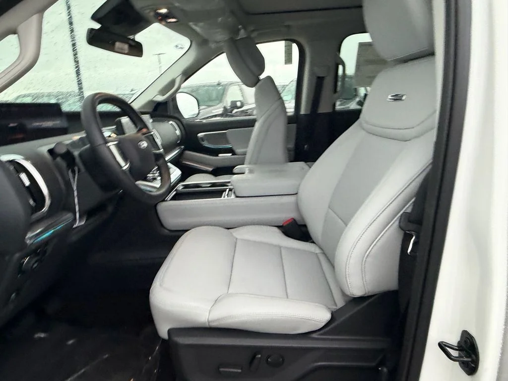 New 2027 Star White Metallic Tri-Coat Ford MAX Platinum image 10