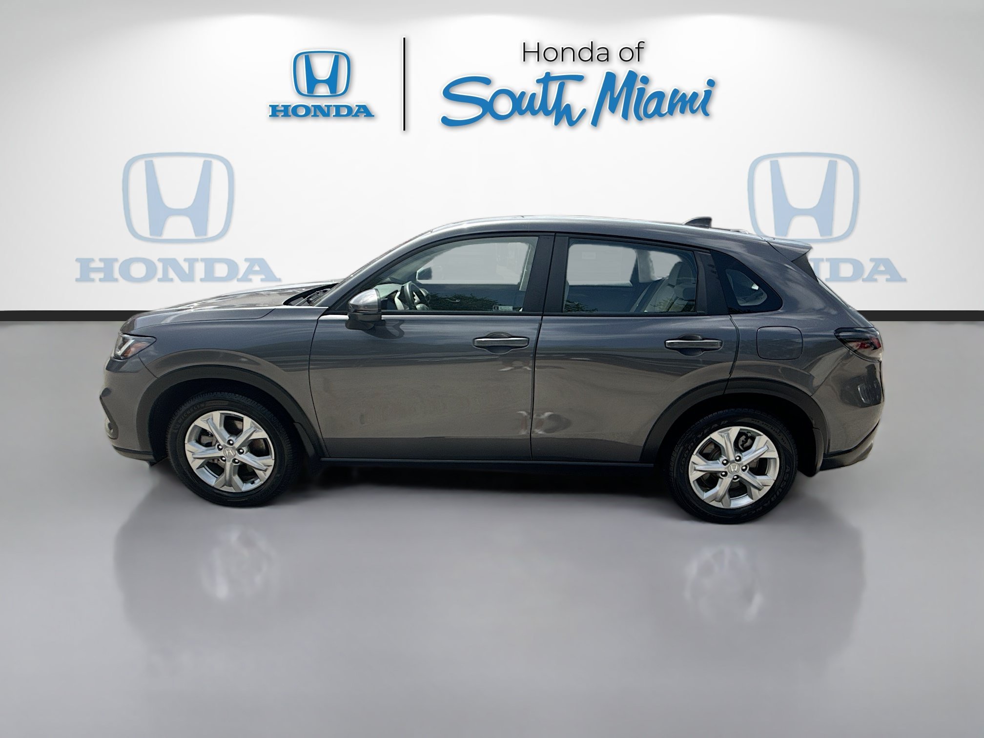 Certified Used 2024 Urban Gray Pearl Honda LX image 4