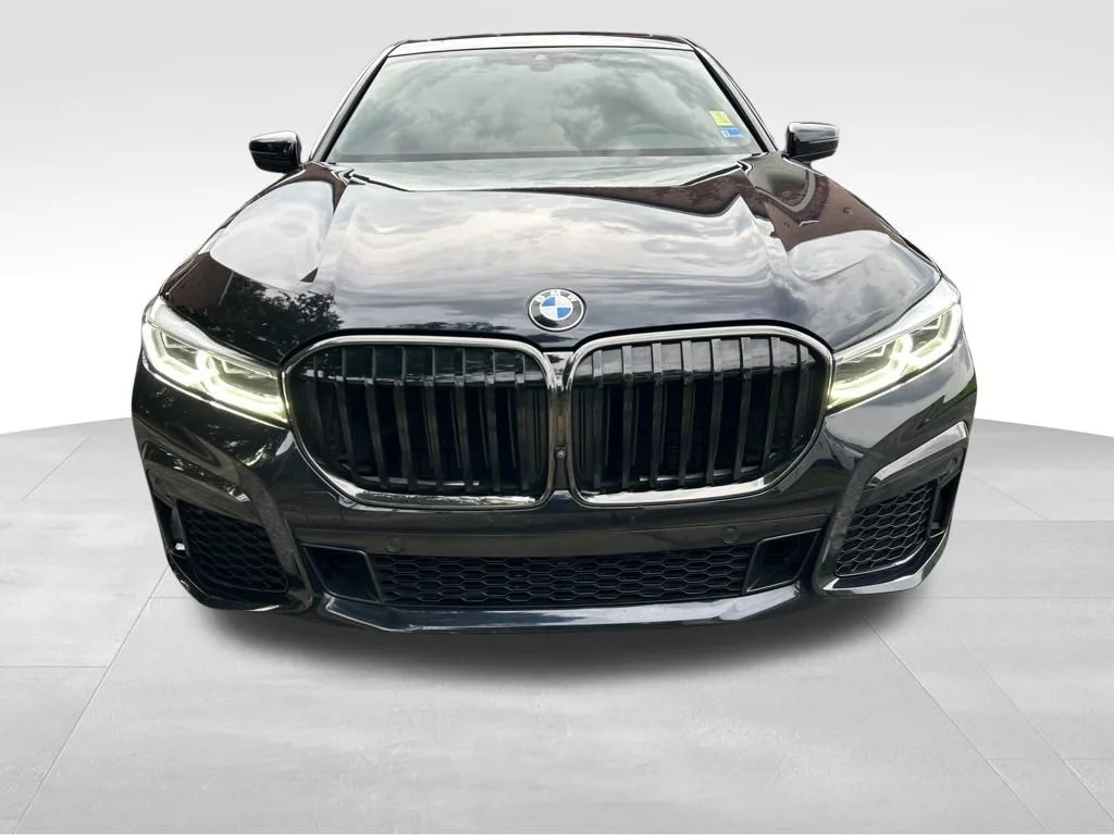 Used 2021 Black BMW 740i image 9