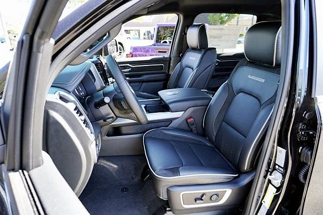 New 2026 Diamond Black Crystal Pearl-Coat Exterior Paint RAM Laramie image 21