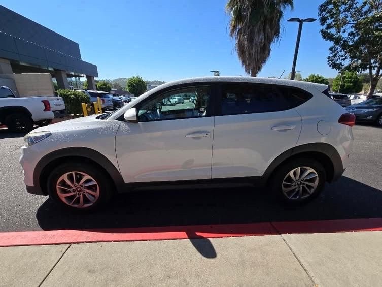 Used 2017 White Hyundai SE image 4