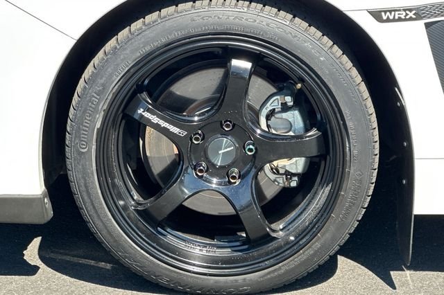 Used 2017 White Subaru Base image 27