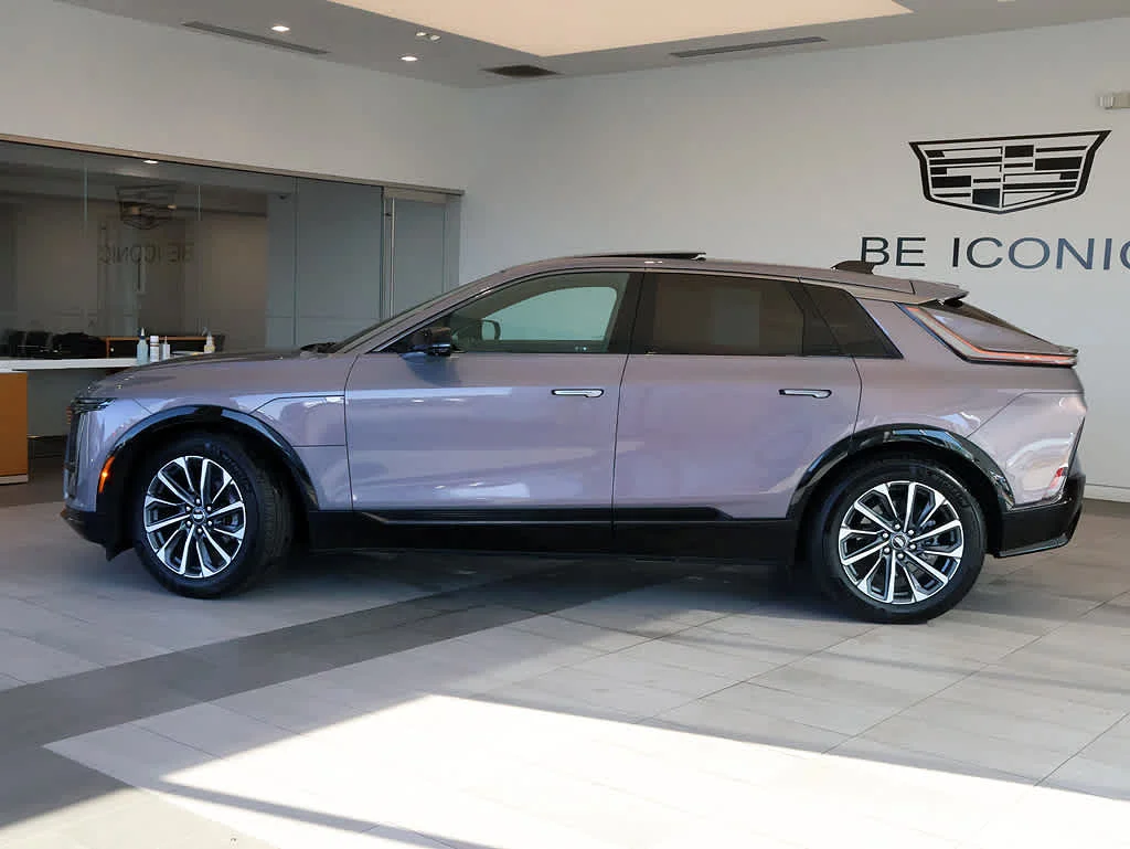 Used 2024 Cadillac LYRIQ Sport 2 with VIN 1GYKPVRL2RZ124028 for sale in Libertyville, IL