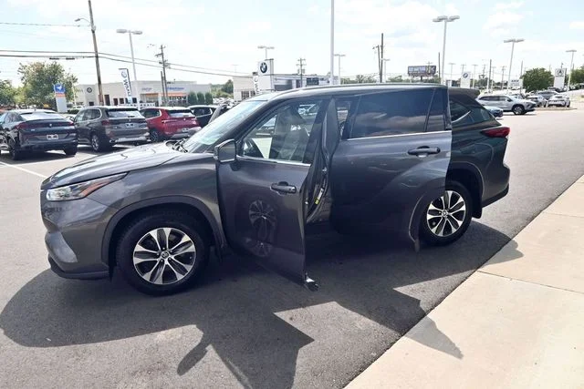 Used 2022 Gray Toyota XLE image 40