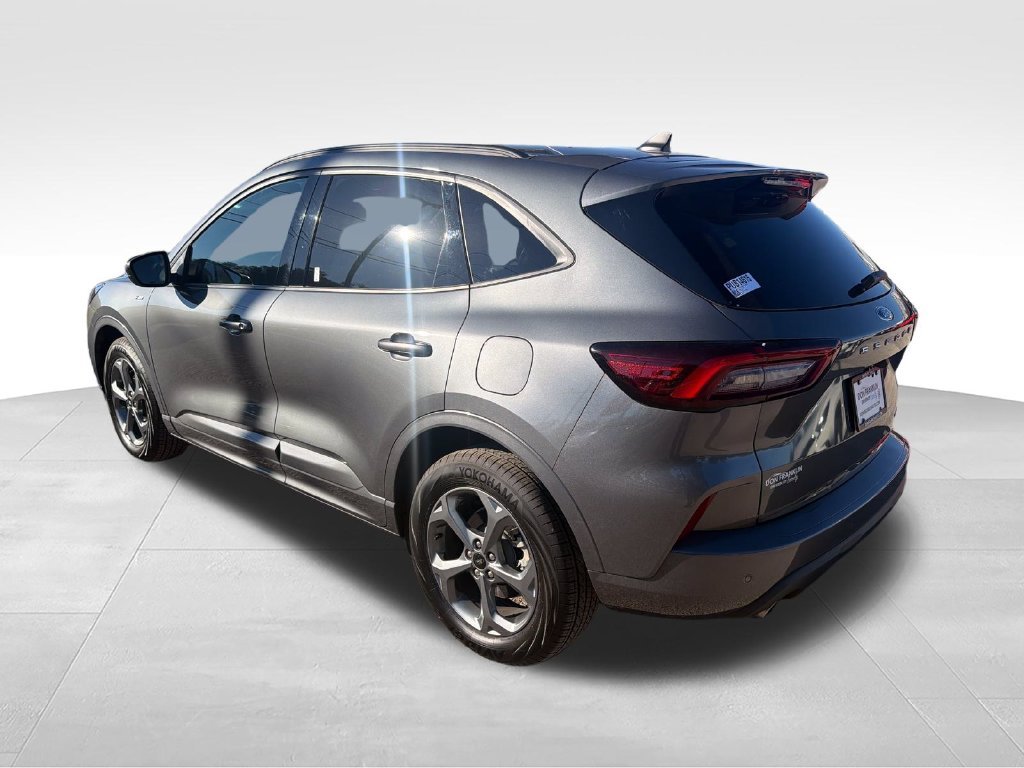 Used 2023 Gray Ford ST-Line image 3