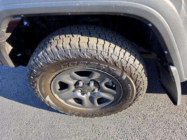 Used 2022 Gray Jeep Sport image 9
